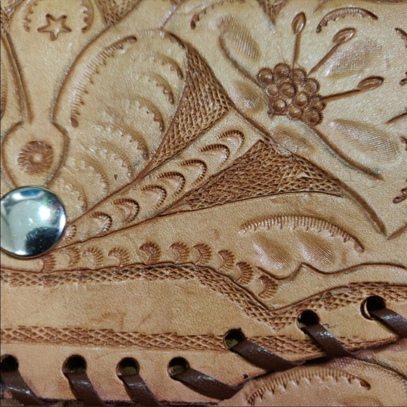 EUC💛Mini Leather Floral Embossed Crossbody Bag - Picture 6 of 8